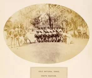 Nationale dans van de Cole, Chota Nagpoor, uit The People of India van J. Forbes Watson, gepubliceerd in 1868